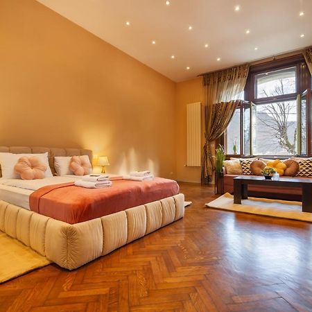 Central Park Residence 브라쇼브 외부 사진